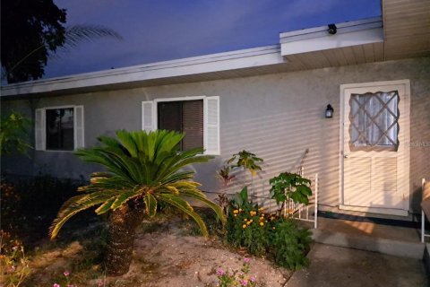 Villa ou maison à Plant City, Floride 5 chambres, 253.99 m2 № 2143505