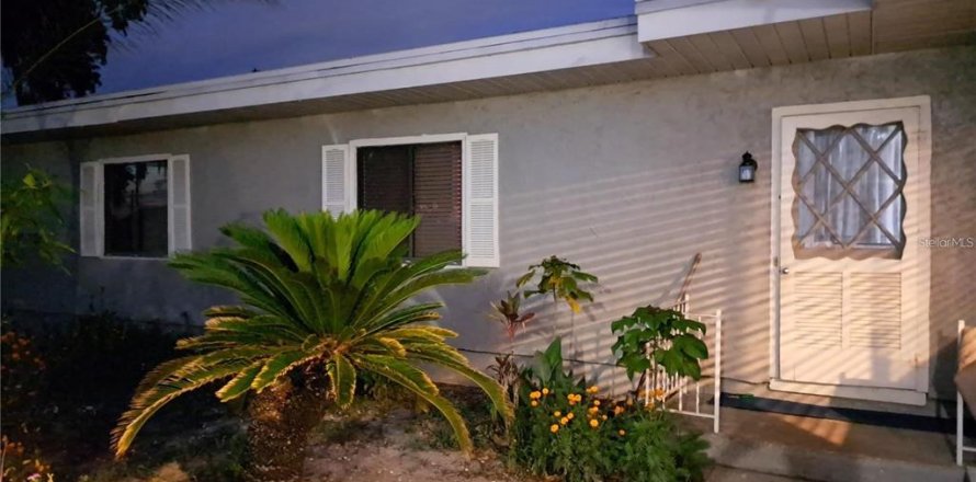 Villa ou maison à Plant City, Floride 5 chambres, 253.99 m2 № 2143505