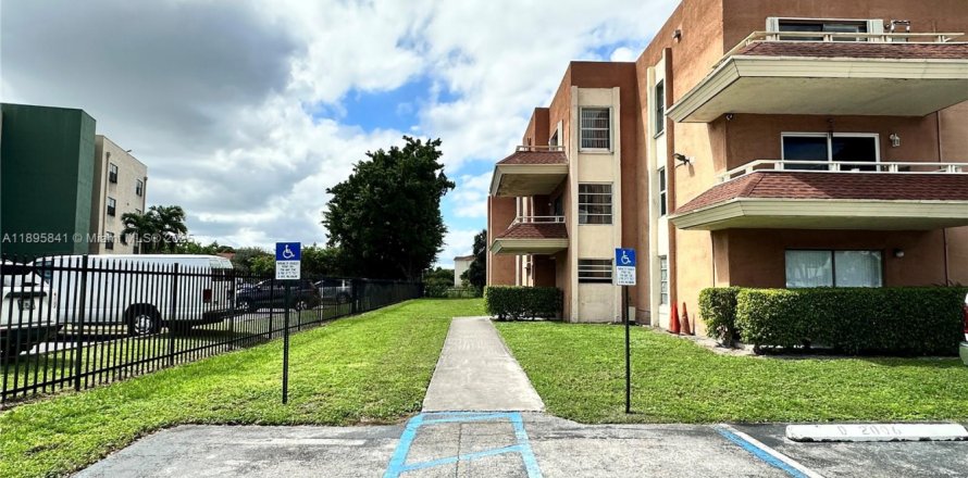 Condo à Hialeah, Floride, 2 chambres № 1948974