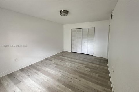 Copropriété à louer à Hialeah, Floride: 2 chambres, 98.48 m2 № 1948974 - photo 14