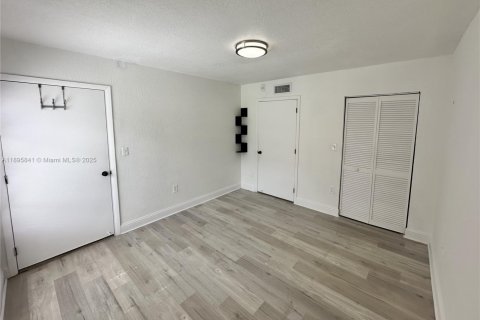 Copropriété à louer à Hialeah, Floride: 2 chambres, 98.48 m2 № 1948974 - photo 24