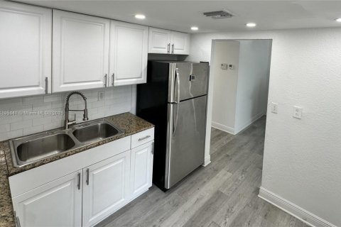 Copropriété à louer à Hialeah, Floride: 2 chambres, 98.48 m2 № 1948974 - photo 18