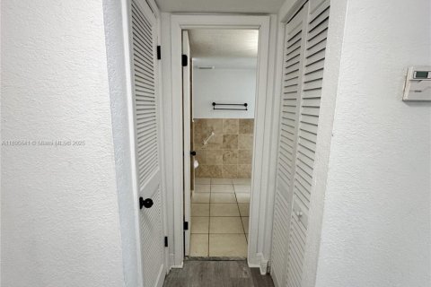 Copropriété à louer à Hialeah, Floride: 2 chambres, 98.48 m2 № 1948974 - photo 4