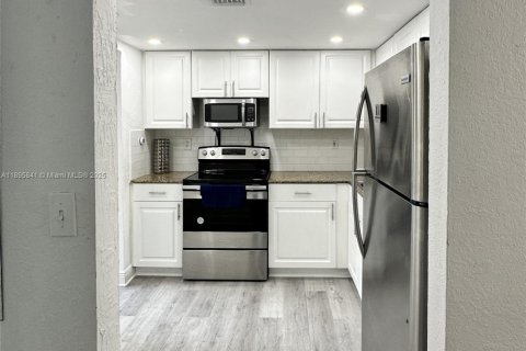 Copropriété à louer à Hialeah, Floride: 2 chambres, 98.48 m2 № 1948974 - photo 6