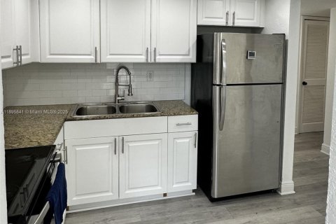 Copropriété à louer à Hialeah, Floride: 2 chambres, 98.48 m2 № 1948974 - photo 15