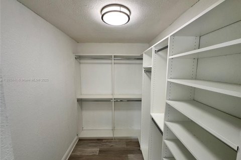 Copropriété à louer à Hialeah, Floride: 2 chambres, 98.48 m2 № 1948974 - photo 23