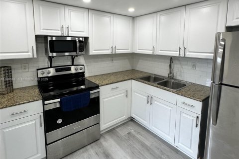 Copropriété à louer à Hialeah, Floride: 2 chambres, 98.48 m2 № 1948974 - photo 16