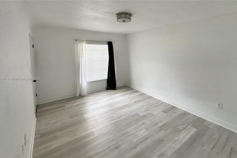 Copropriété à louer à Hialeah, Floride: 2 chambres, 98.48 m2 № 1948974 - photo 11