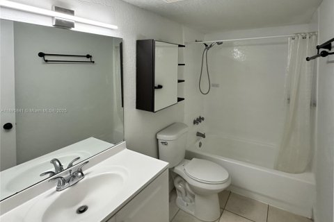Copropriété à louer à Hialeah, Floride: 2 chambres, 98.48 m2 № 1948974 - photo 12