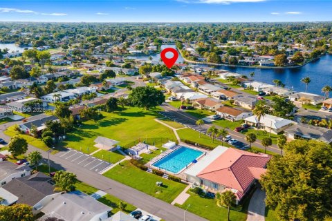 Villa ou maison à vendre à Tamarac, Floride: 2 chambres, 98.66 m2 № 2058935 - photo 22