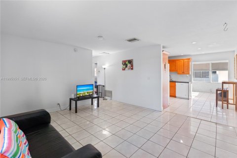 Villa ou maison à vendre à Tamarac, Floride: 2 chambres, 98.66 m2 № 2058935 - photo 5