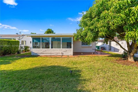 Villa ou maison à vendre à Tamarac, Floride: 2 chambres, 98.66 m2 № 2058935 - photo 17