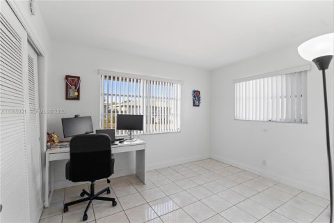 Villa ou maison à vendre à Tamarac, Floride: 2 chambres, 98.66 m2 № 2058935 - photo 12
