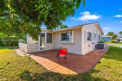 Villa ou maison à vendre à Tamarac, Floride: 2 chambres, 98.66 m2 № 2058935 - photo 15