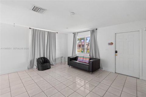 Villa ou maison à vendre à Tamarac, Floride: 2 chambres, 98.66 m2 № 2058935 - photo 3