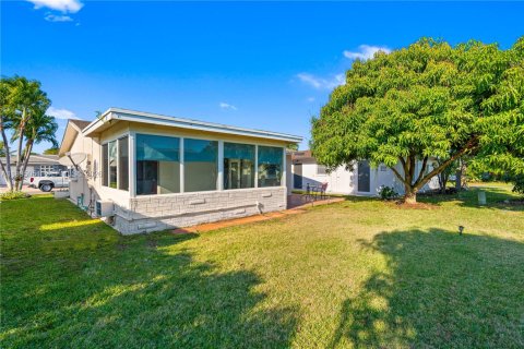 Villa ou maison à vendre à Tamarac, Floride: 2 chambres, 98.66 m2 № 2058935 - photo 16