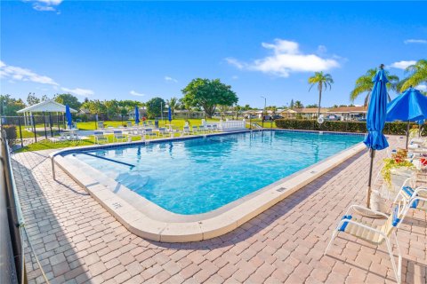 Villa ou maison à vendre à Tamarac, Floride: 2 chambres, 98.66 m2 № 2058935 - photo 20