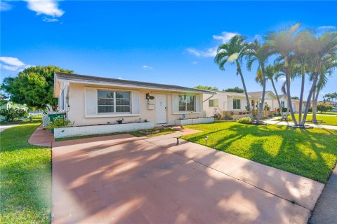 Villa ou maison à Tamarac, Floride 2 chambres, 98.66 m2 № 2058935