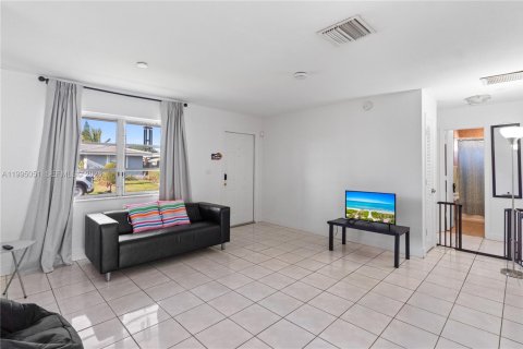 Villa ou maison à vendre à Tamarac, Floride: 2 chambres, 98.66 m2 № 2058935 - photo 4