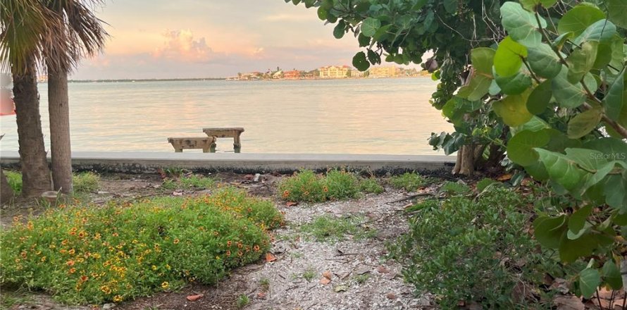Villa ou maison à Saint Pete Beach, Floride 3 chambres, 178.28 m2 № 1906535