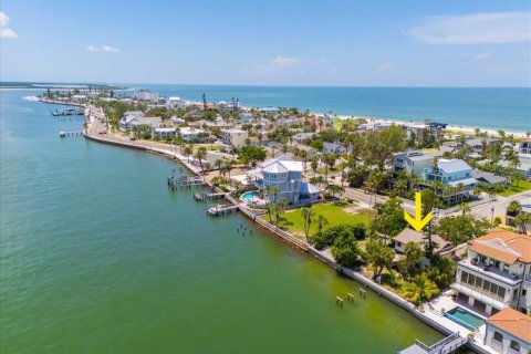 Casa en venta en Saint Pete Beach, Florida, 3 dormitorios, 178.28 m2 № 1906535 - foto 2