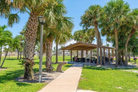 Casa en venta en Saint Pete Beach, Florida, 3 dormitorios, 178.28 m2 № 1906535 - foto 29