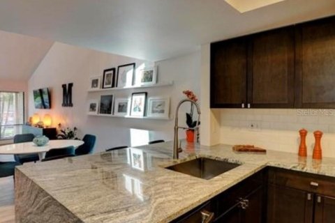 House in Fort Myers, Florida 2 bedrooms, 114.46 sq.m. № 1918321 - photo 5