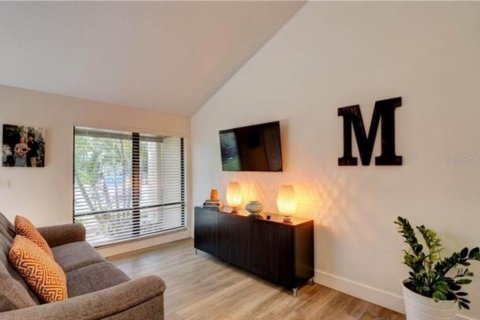 House in Fort Myers, Florida 2 bedrooms, 114.46 sq.m. № 1918321 - photo 1