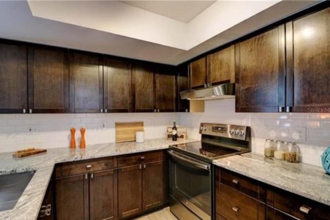 House in Fort Myers, Florida 2 bedrooms, 114.46 sq.m. № 1918321 - photo 8