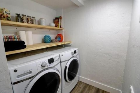 House in Fort Myers, Florida 2 bedrooms, 114.46 sq.m. № 1918321 - photo 16