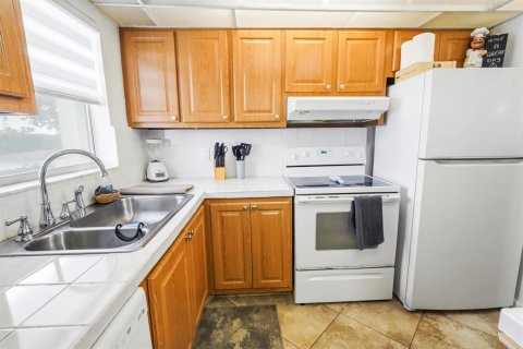Купить кондоминиум в Маргит, Флорида 4 комнаты, 73.39м2, № 2083561 - фото 23