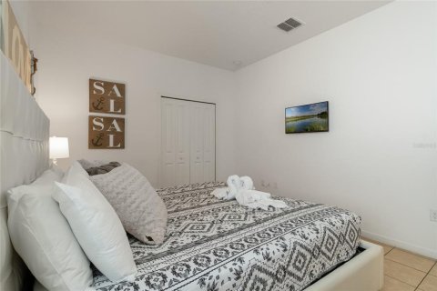 House in Kissimmee, Florida 5 bedrooms, 282.61 sq.m. № 1409629 - photo 14