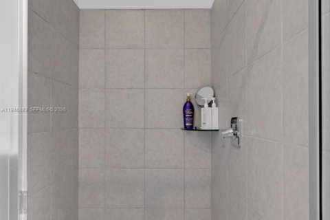 House in Miramar, Florida 5 bedrooms, 314.1 sq.m. № 2003070 - photo 18