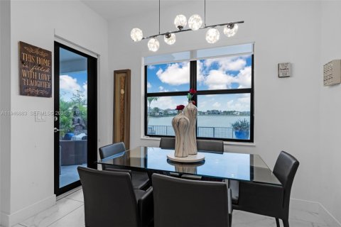 House in Miramar, Florida 5 bedrooms, 314.1 sq.m. № 2003070 - photo 13