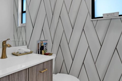 House in Miramar, Florida 5 bedrooms, 314.1 sq.m. № 2003070 - photo 15