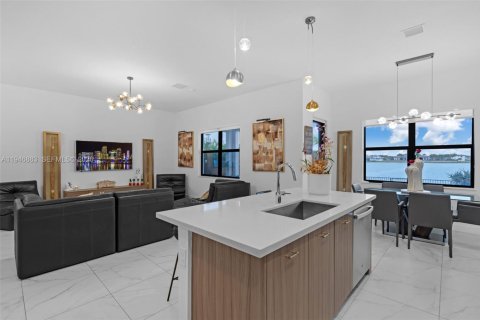 House in Miramar, Florida 5 bedrooms, 314.1 sq.m. № 2003070 - photo 12