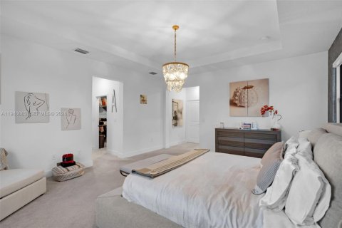 House in Miramar, Florida 5 bedrooms, 314.1 sq.m. № 2003070 - photo 30