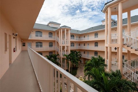 Condo in Venice, Florida, 2 bedrooms  № 2356476 - photo 2