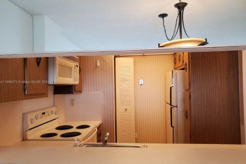Condo in Miami, Florida, 1 bedroom  № 1868028 - photo 7