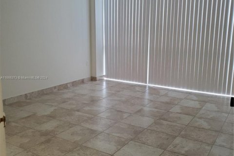 Condo in Miami, Florida, 1 bedroom  № 1868028 - photo 13