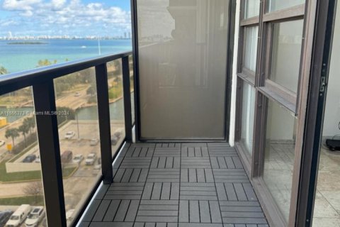 Condo in Miami, Florida, 1 bedroom  № 1868028 - photo 2