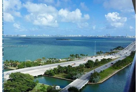 Condo in Miami, Florida, 1 bedroom  № 1868028 - photo 1
