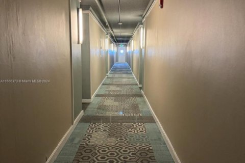 Condo in Miami, Florida, 1 bedroom  № 1868028 - photo 19