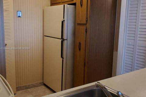 Condo in Miami, Florida, 1 bedroom  № 1868028 - photo 8