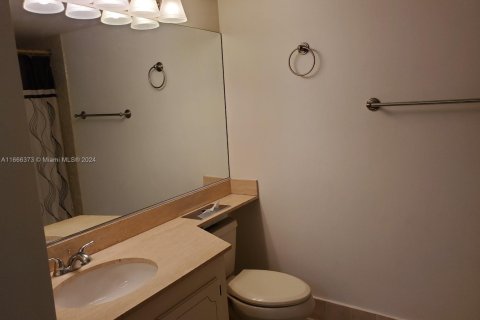 Condo in Miami, Florida, 1 bedroom  № 1868028 - photo 15