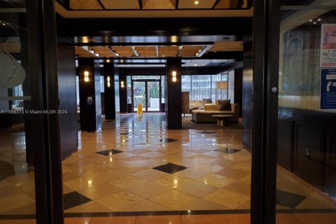 Condo in Miami, Florida, 1 bedroom  № 1868028 - photo 24