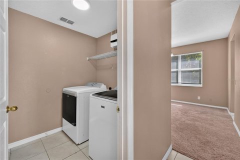 House in Oakland, Florida 4 bedrooms, 230.96 sq.m. № 2225079 - photo 23