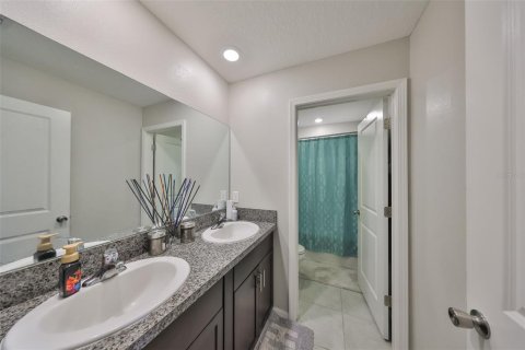 House in Riverview, Florida 5 bedrooms, 205.78 sq.m. № 1677214 - photo 15