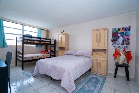 Condominio en venta en Hallandale Beach, Florida, 2 dormitorios, 102.19 m2 № 1981956 - foto 10