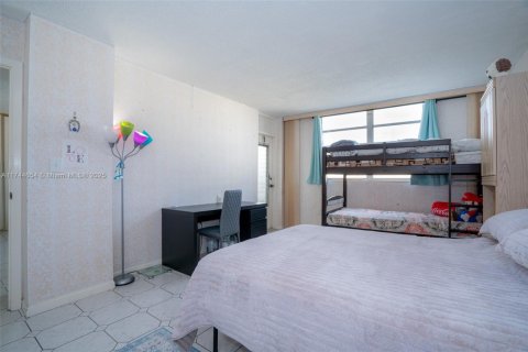 Condominio en venta en Hallandale Beach, Florida, 2 dormitorios, 102.19 m2 № 1981956 - foto 11